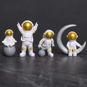 4pcs Small Creative Astronaut Ornaments; Desktop Ornaments; TV Cabinet Ornaments - Golden - 10.2*6cm