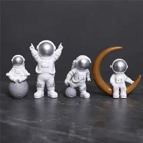 4pcs Small Creative Astronaut Ornaments; Desktop Ornaments; TV Cabinet Ornaments - Silvery - 10.2*6cm